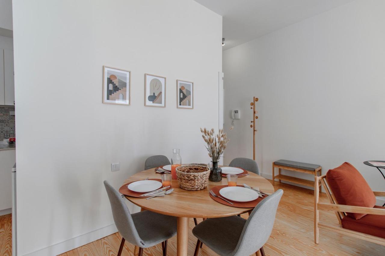 Virtudes Flat W/ Ac & Balcony By Lovelystay Porto Exterior photo