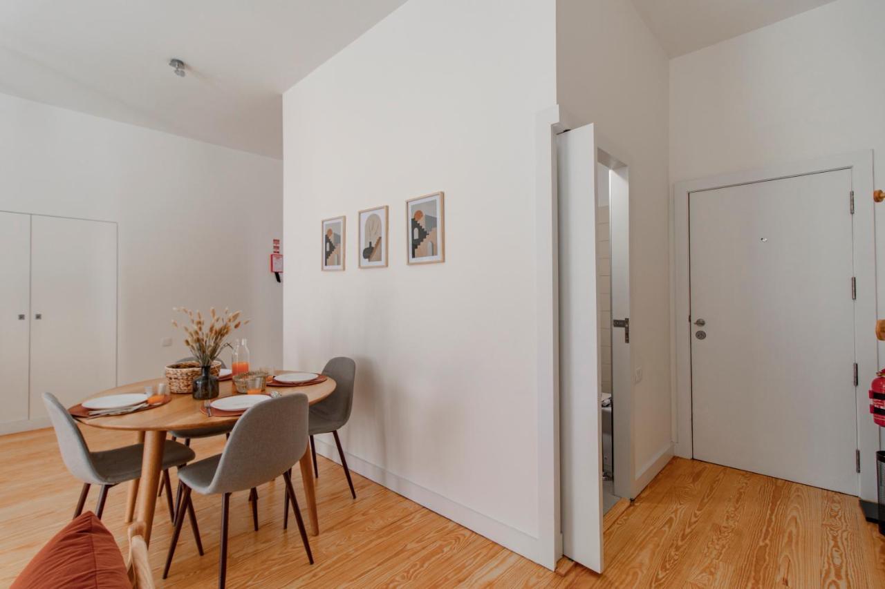 Virtudes Flat W/ Ac & Balcony By Lovelystay Porto Exterior photo