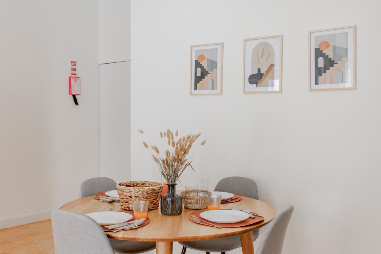 Virtudes Flat W/ Ac & Balcony By Lovelystay Porto Exterior photo